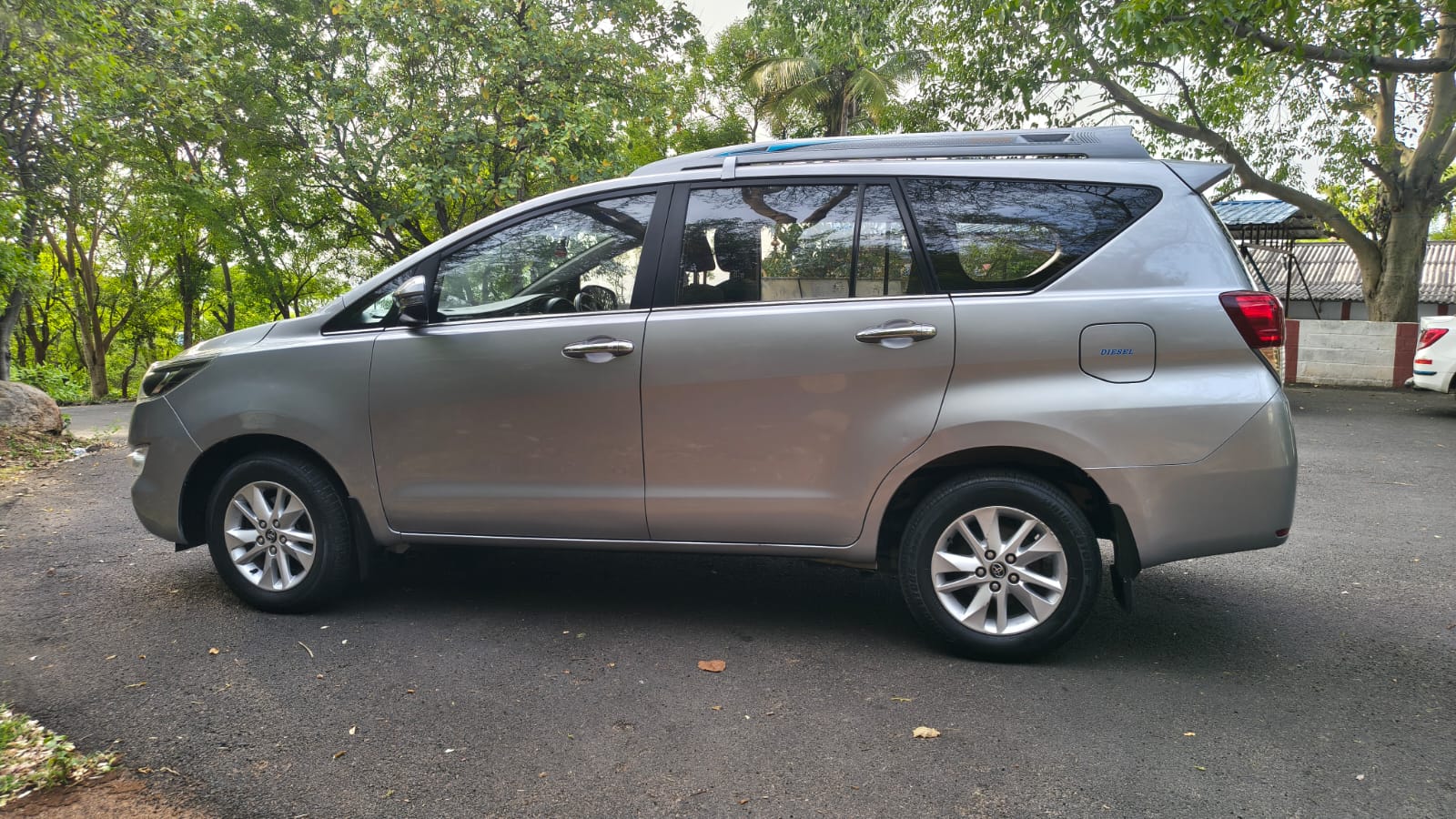 Toyota Innova V image 5